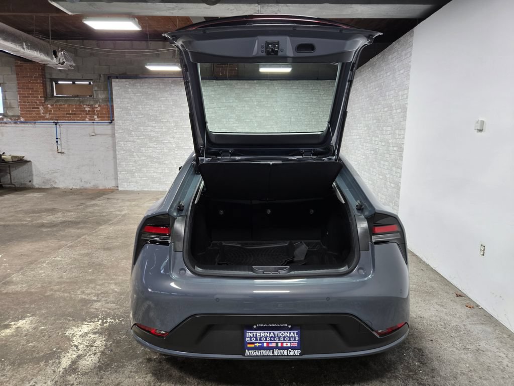 Used 2024 Toyota Prius LE AWD/4WD image 41