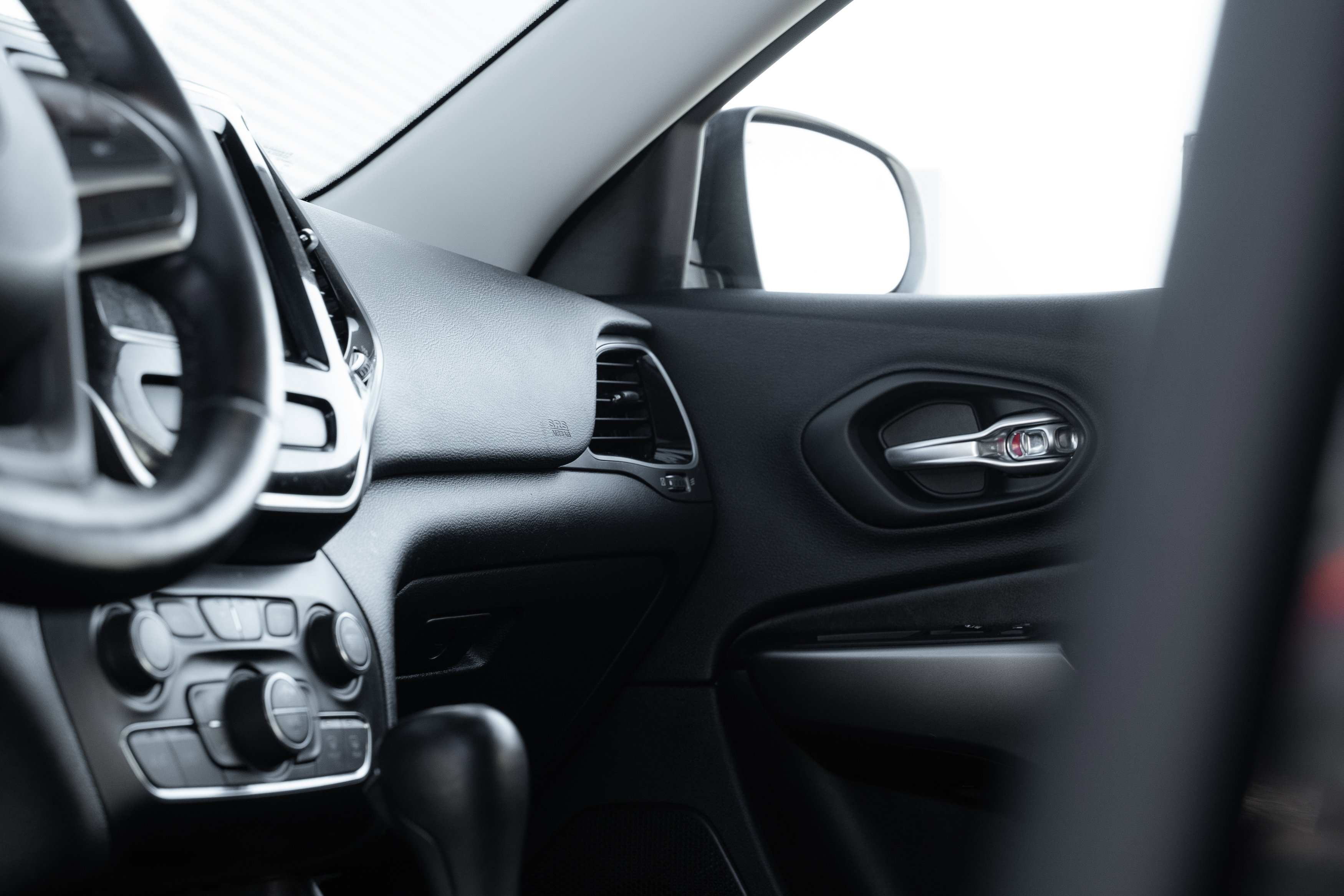 Used 2019 Jeep Cherokee Limited image 15