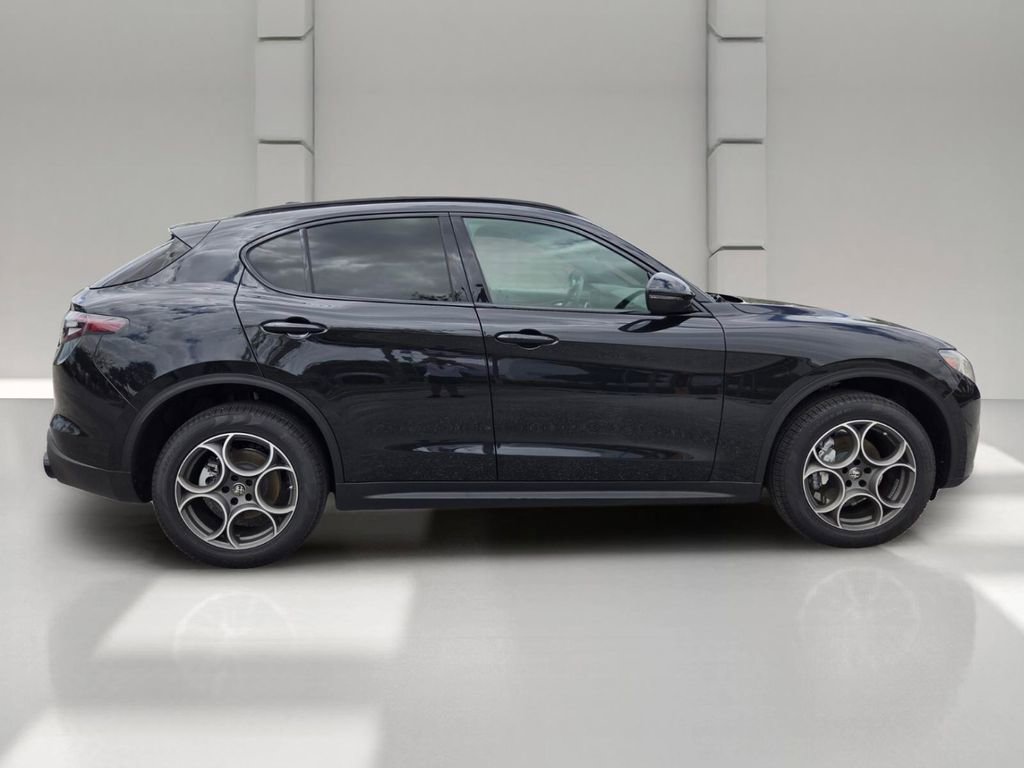 New 2025 Alfa Romeo Stelvio Sprint w/ Convenience Package AWD/4WD image 5
