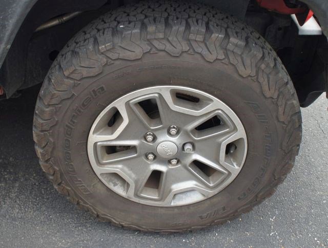 Used 2016 Jeep Wrangler Unlimited Rubicon w/ Connectivity Group image 4