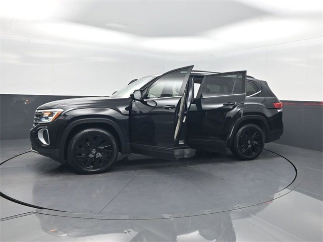 Used 2024 Volkswagen Atlas SE image 40