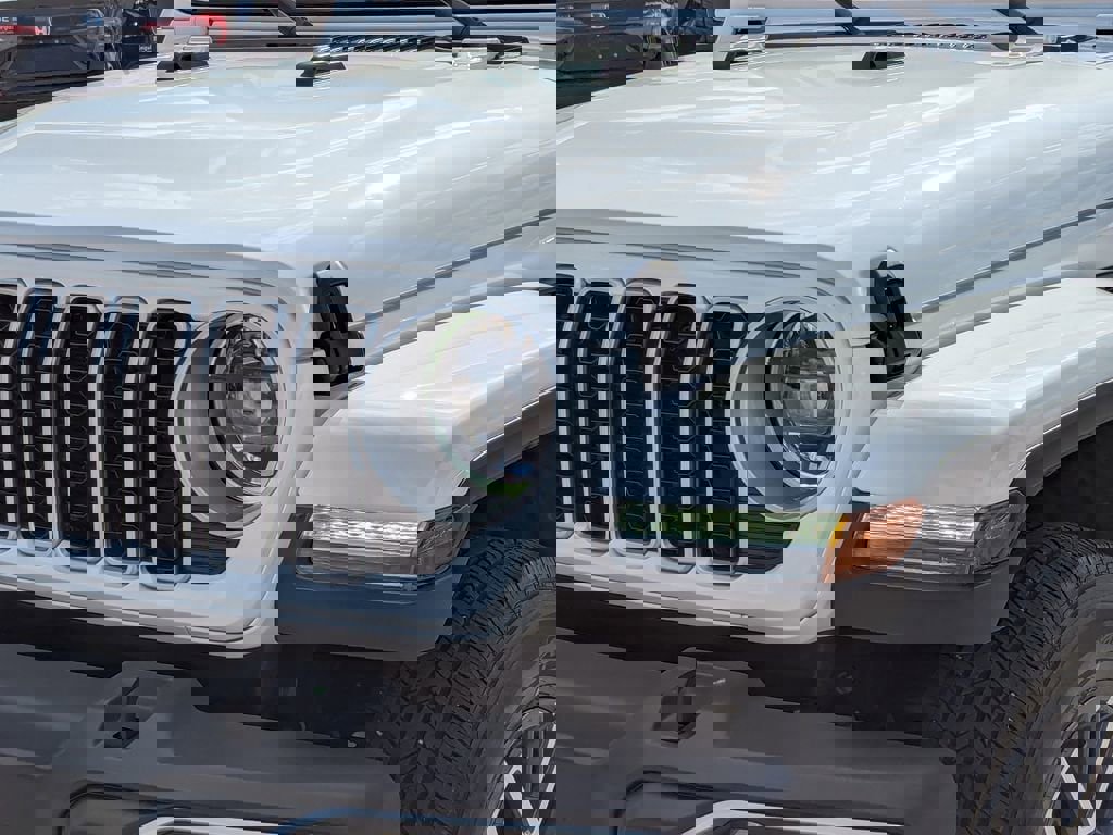 Used 2025 Jeep Wrangler Sahara image 6