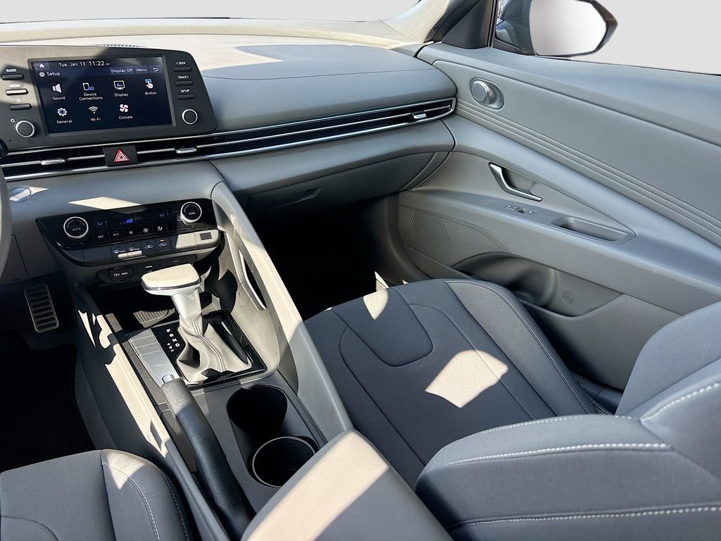 Certified 2025 Hyundai Elantra Sport image 20
