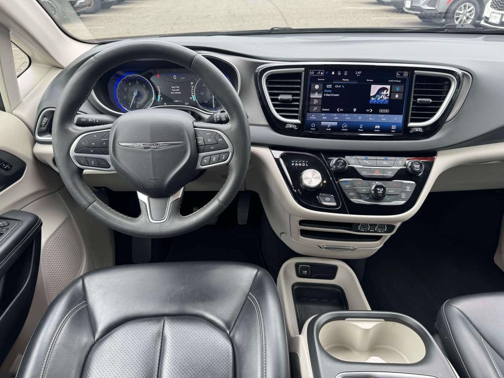 Used 2023 Chrysler Pacifica Touring-L FWD image 20