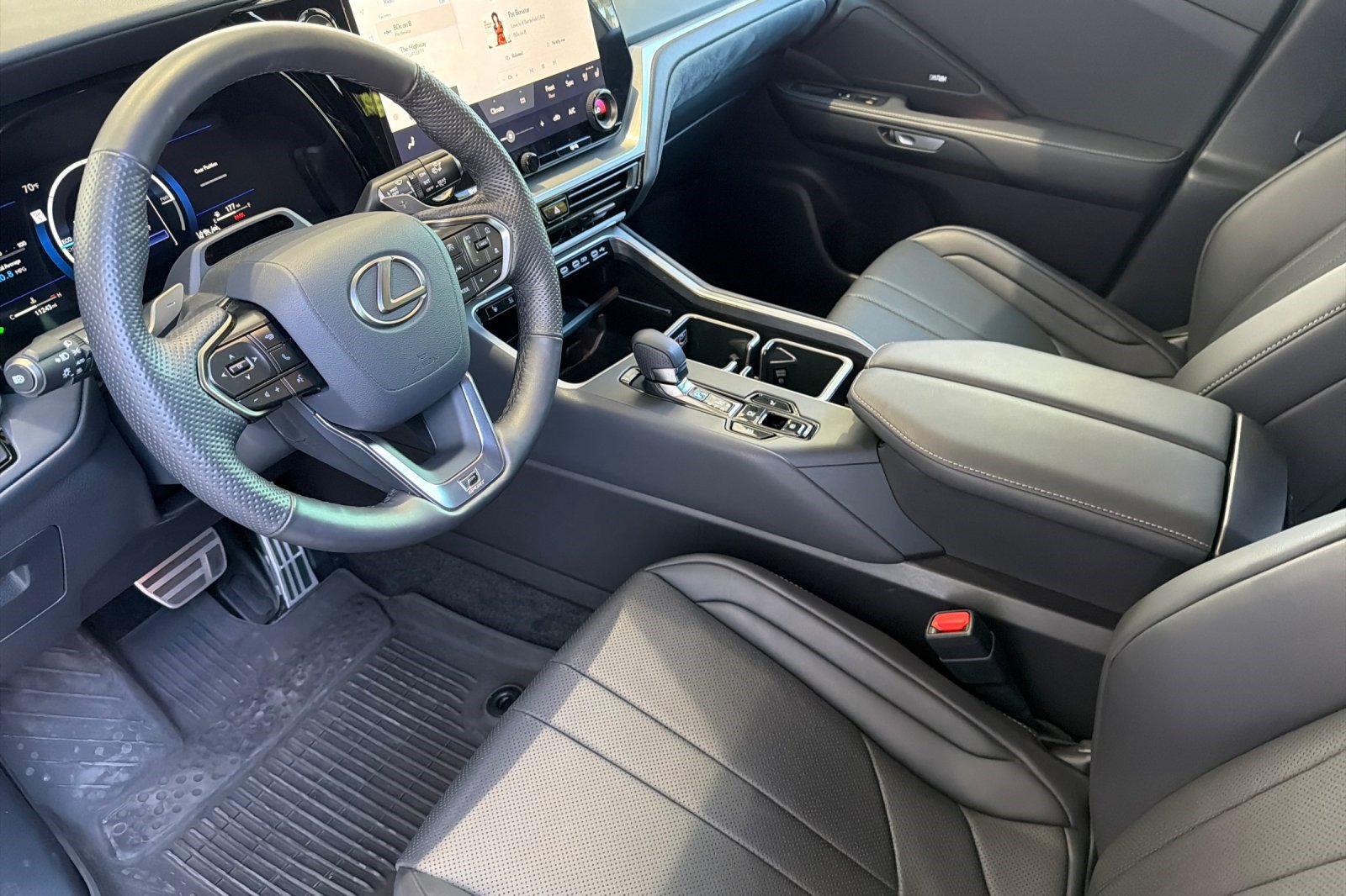Certified 2025 Lexus TX 500h AWD w/ Technology Package image 11