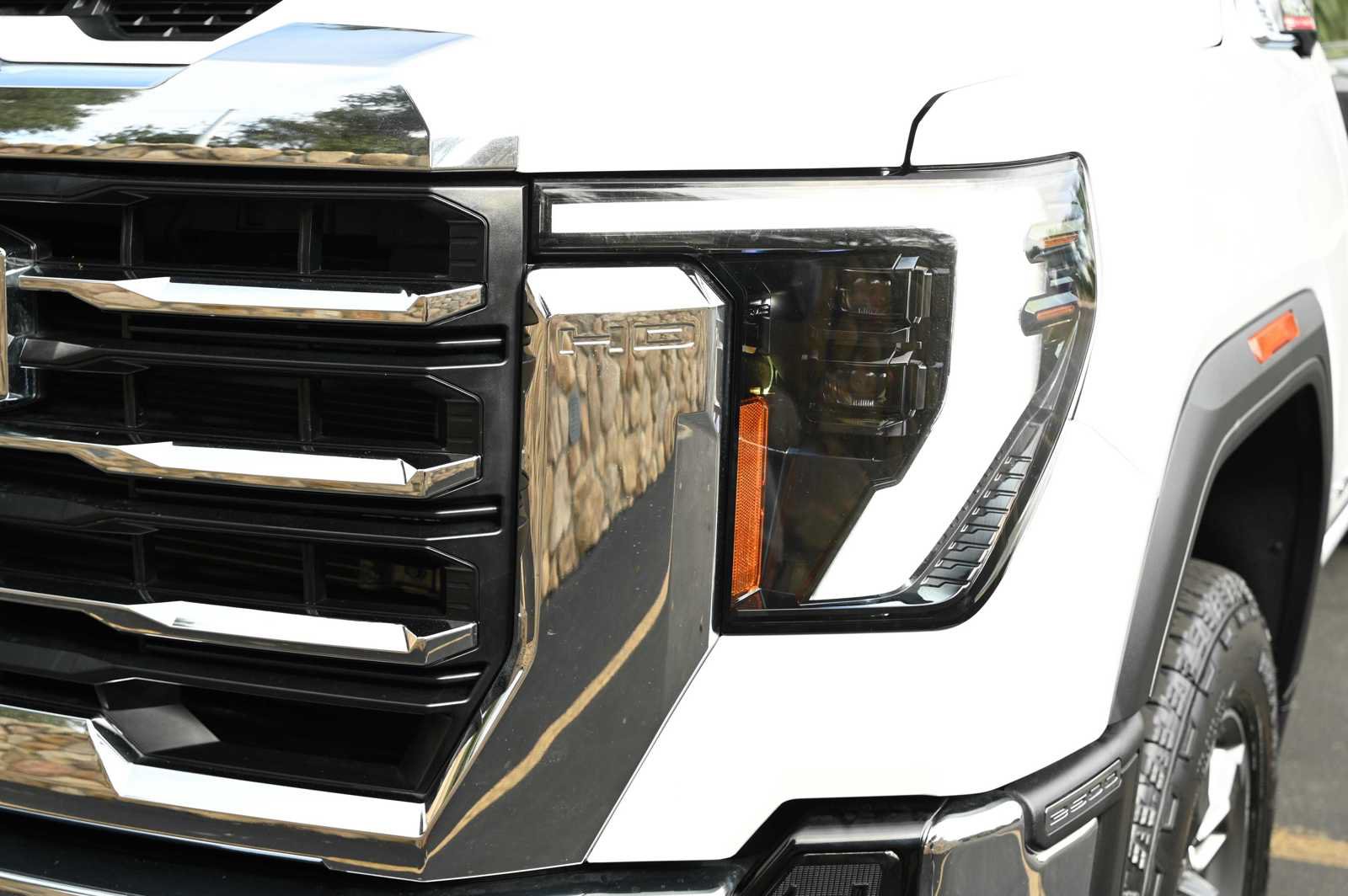 Used 2026 GMC Sierra 2500 SLE w/ SLE Value Package; AWD/4WD image 8