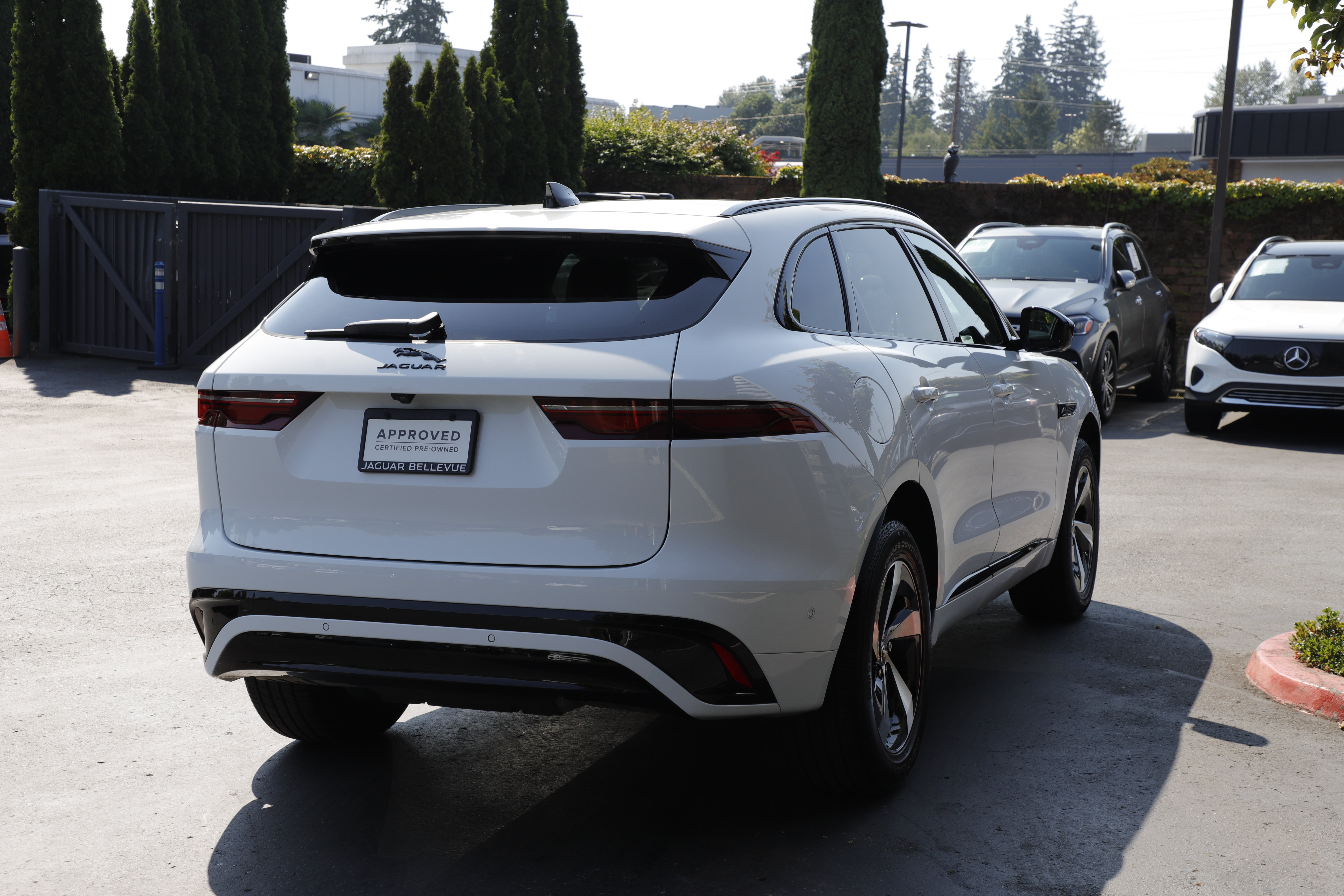 Certified 2025 Jaguar F-PACE R-Dynamic S AWD/4WD image 8