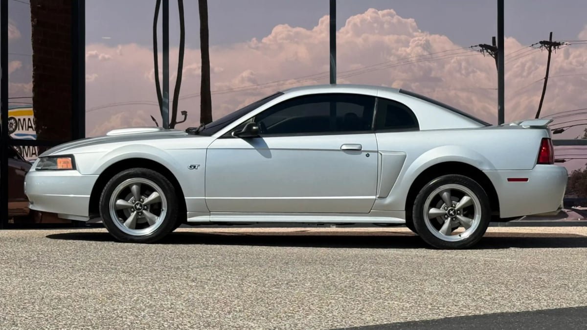 Used 2001 Ford Mustang GT Premium RWD image 5