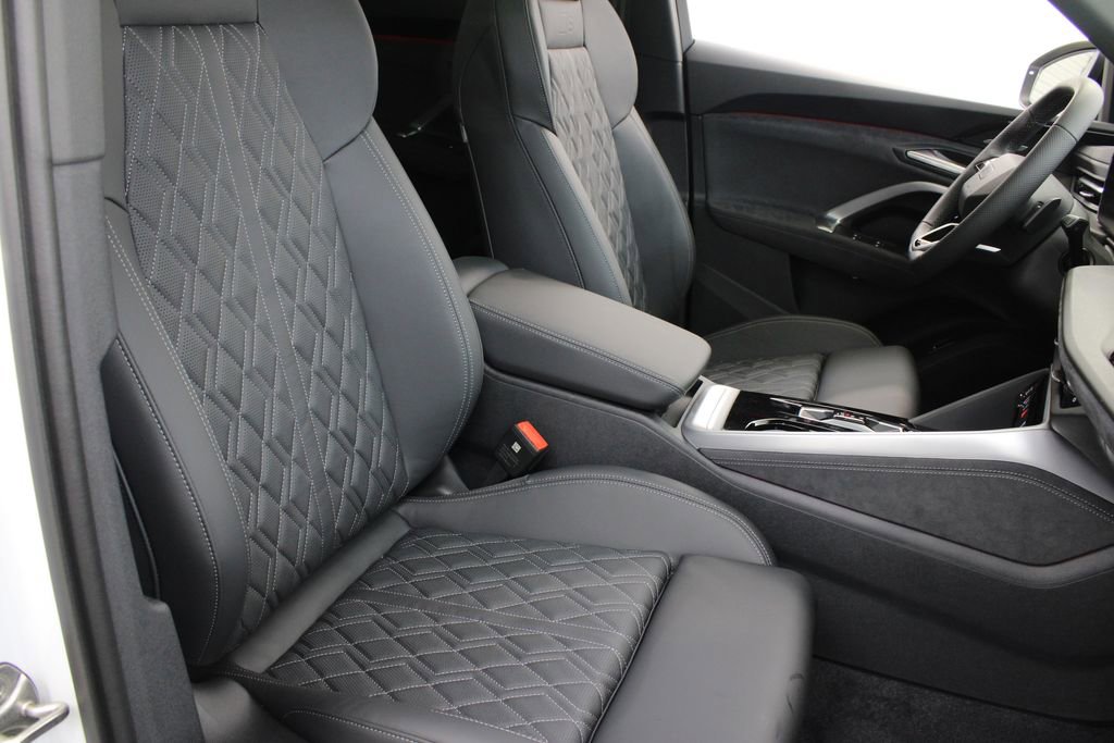 New 2025 Audi SQ5 Prestige image 24