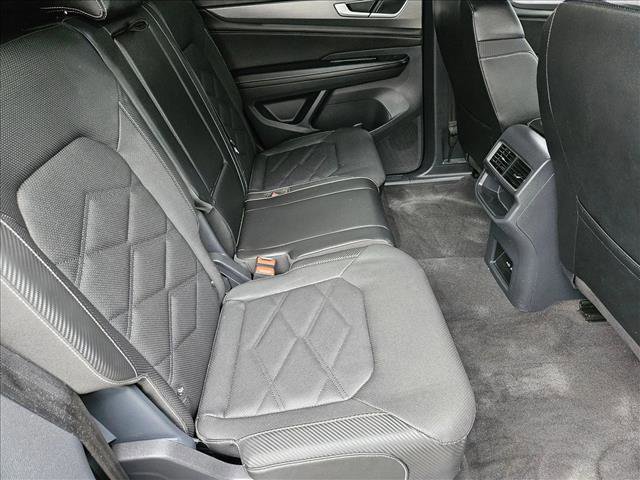 Used 2024 Volkswagen Atlas Cross Sport SE image 17