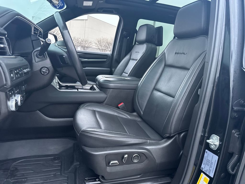 Used 2021 GMC Yukon Denali w/ Denali Premium Package image 17