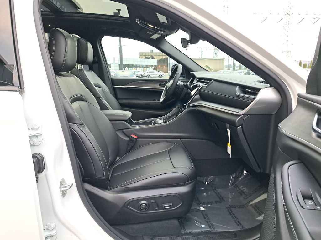 New 2025 Jeep Grand Cherokee Limited AWD/4WD image 17
