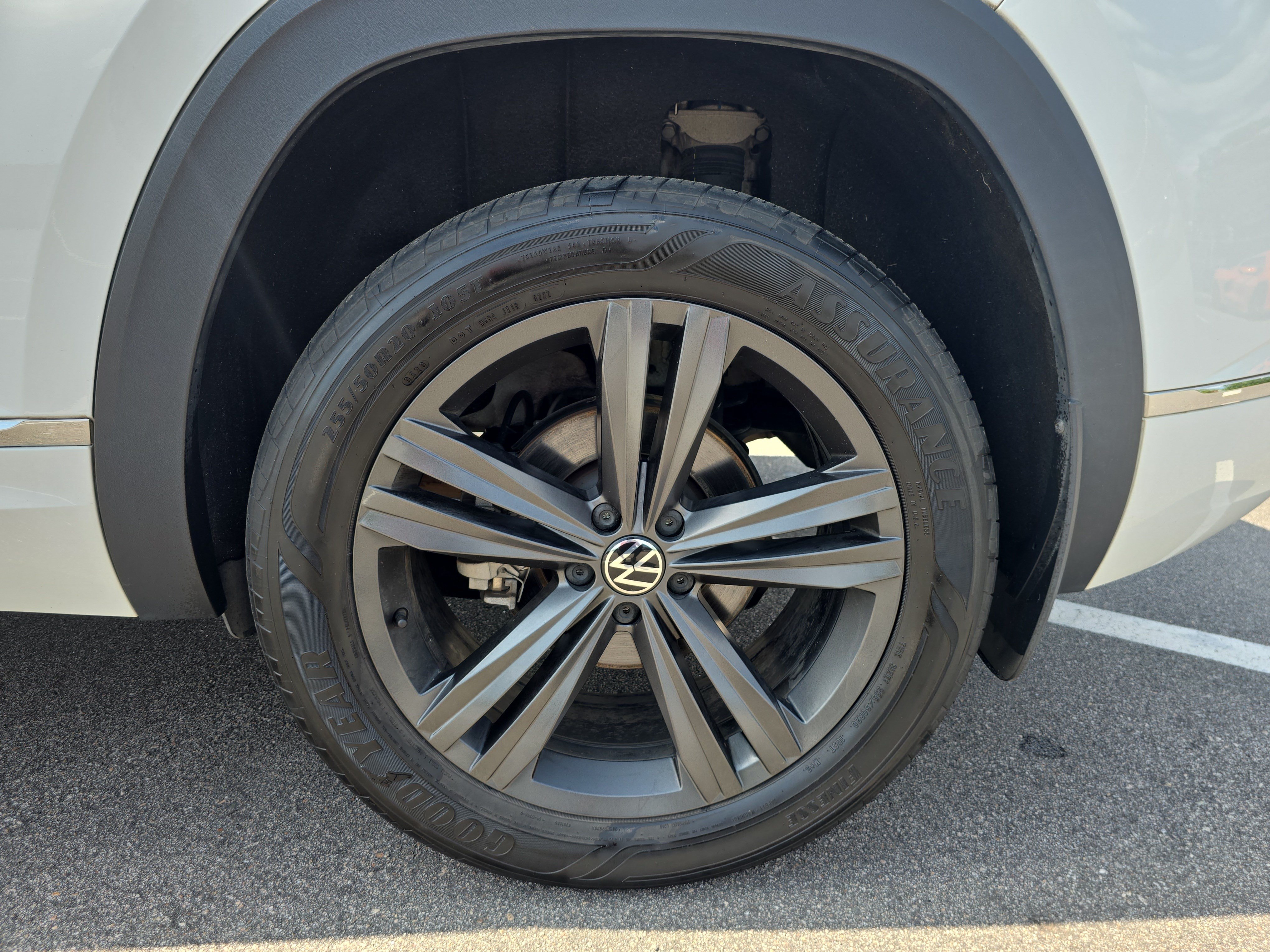 Used 2022 Volkswagen Atlas Cross Sport SEL R-Line AWD/4WD image 33
