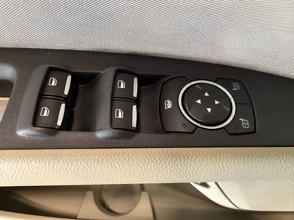 Used 2019 Ford Fusion SE image 19