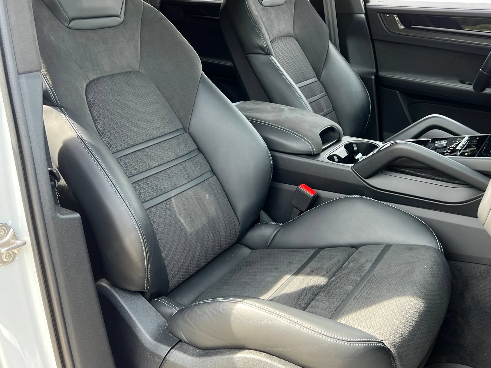 Certified 2025 Porsche Cayenne GTS AWD/4WD image 20