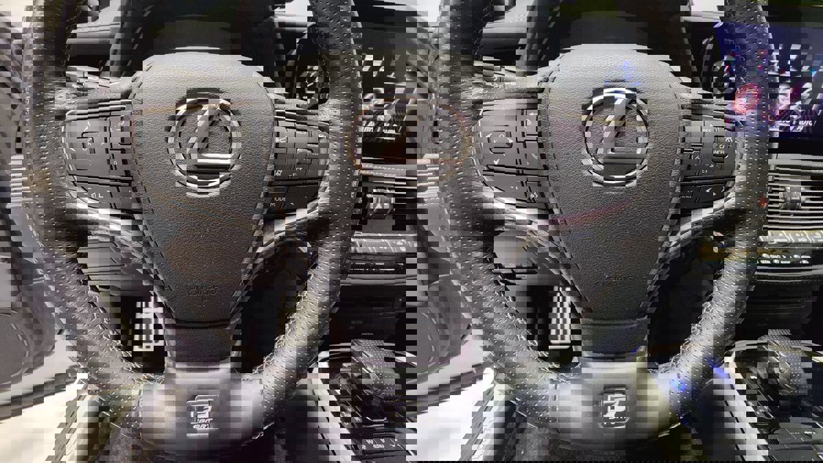 Used 2022 Lexus LS 500 F Sport w/ Accessory Package (Z1) image 31