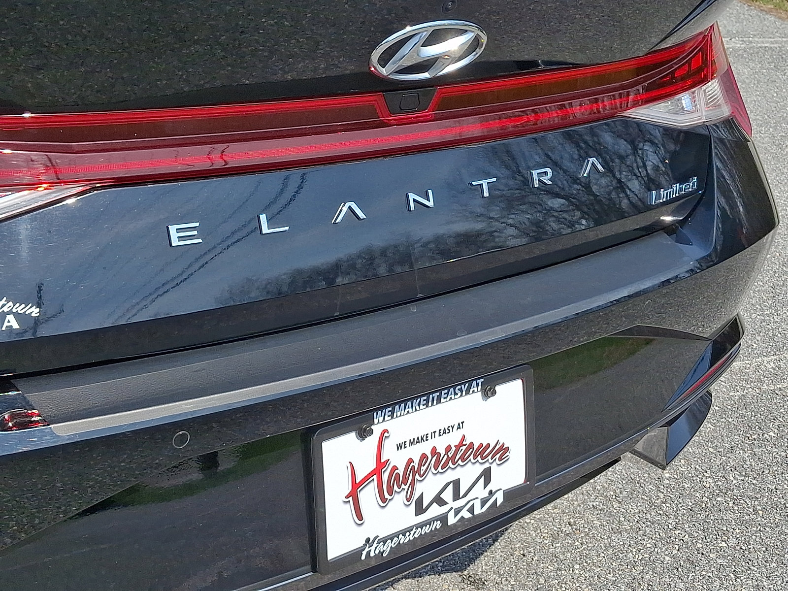 Used 2023 Hyundai Elantra Limited image 31