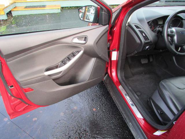 Used 2014 Ford Focus SE w/ Equipment Group 201A image 6