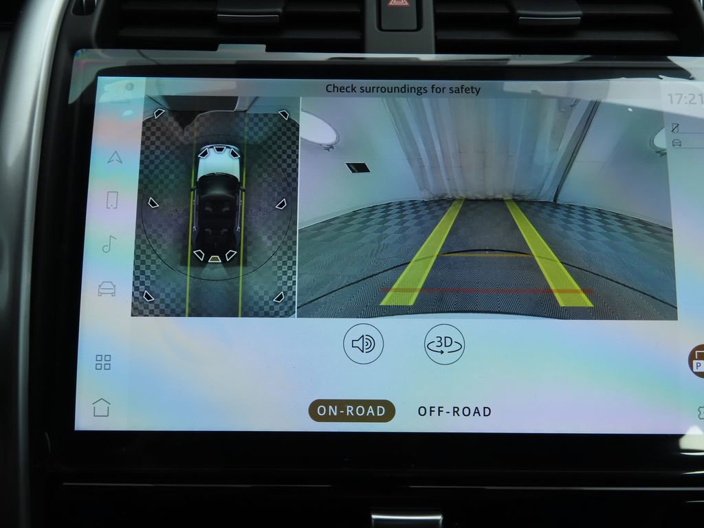 Used 2025 Land Rover Discovery S image 16