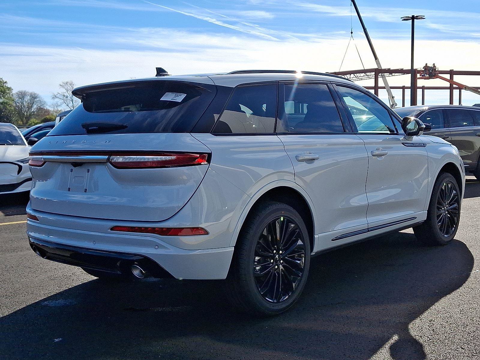 New 2026 Lincoln Corsair Reserve w/ Jet Appearance Package image 3