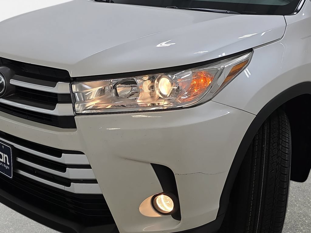 Used 2018 Toyota Highlander XLE w/ Protection Package #3 AWD/4WD image 31