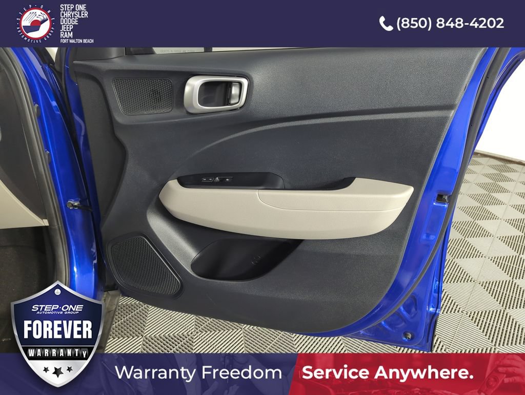 Used 2023 Hyundai Venue SEL FWD image 33