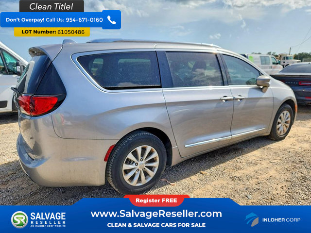 Used 2017 Chrysler Pacifica Touring-L Plus FWD image 4