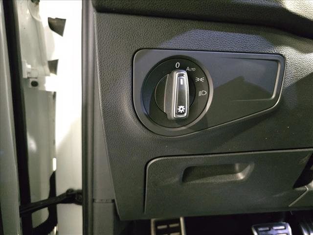 Used 2022 Volkswagen Tiguan SE R-Line image 27