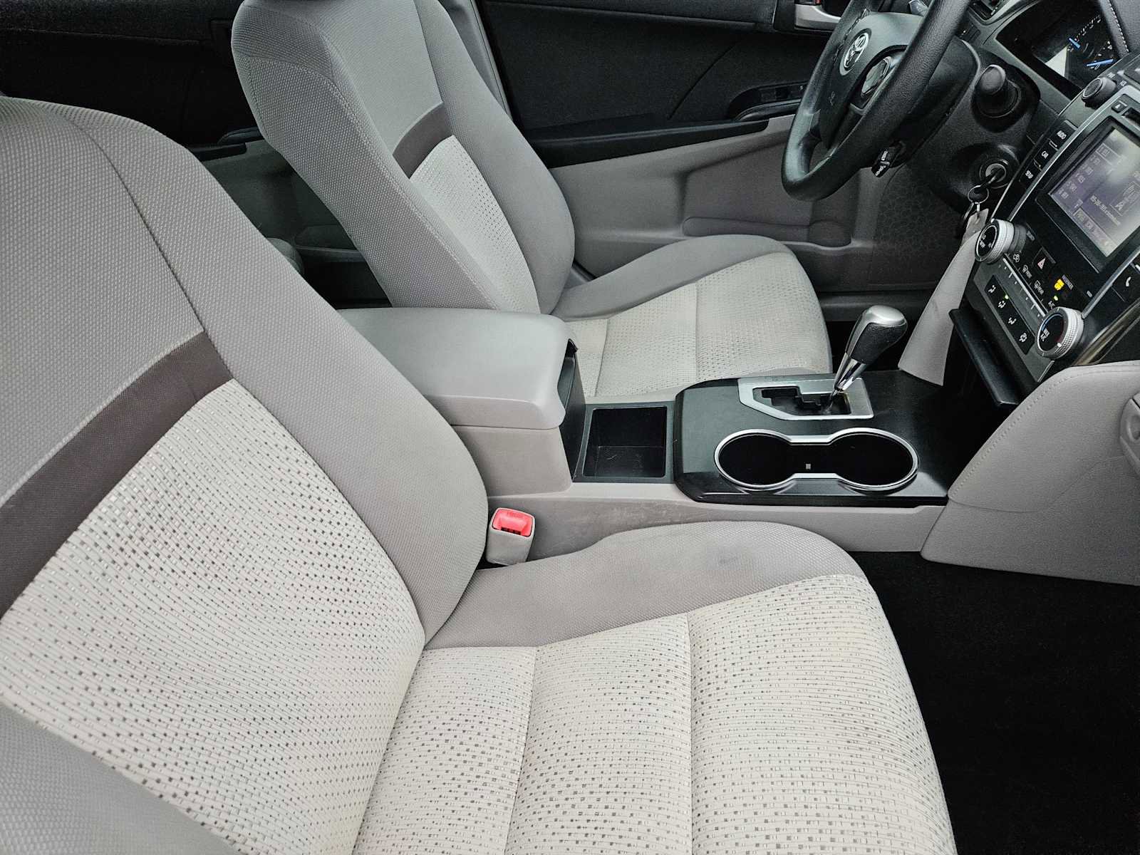 Used 2014 Toyota Camry L FWD image 13