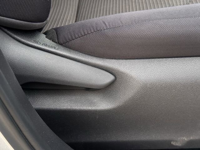 Used 2024 Toyota Highlander LE AWD/4WD image 30