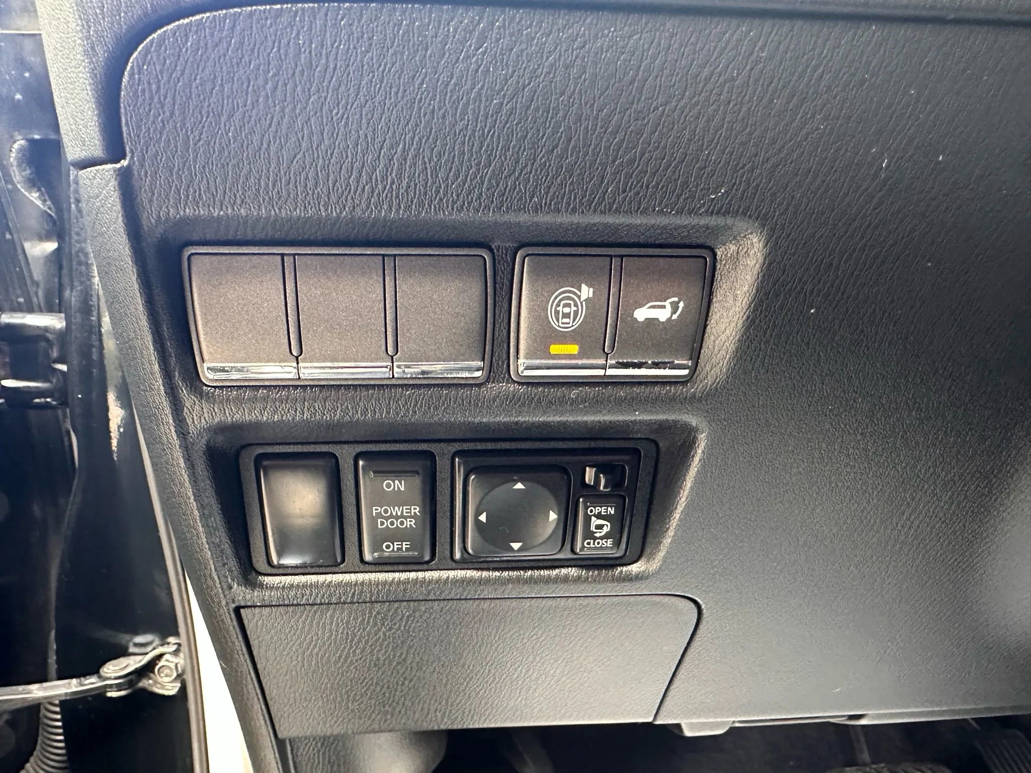 Used 2012 INFINITI QX56 2WD w/ Deluxe Touring Pkg image 22