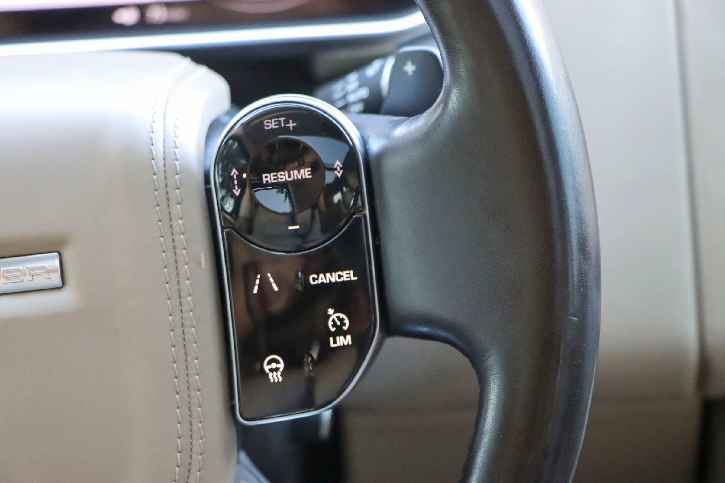 Used 2019 Land Rover Range Rover Supercharged AWD/4WD image 30