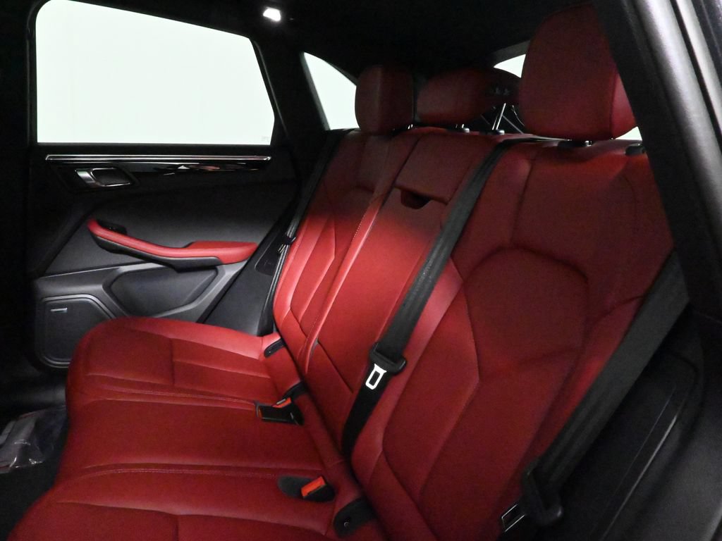 Used 2026 Porsche Macan AWD/4WD image 35