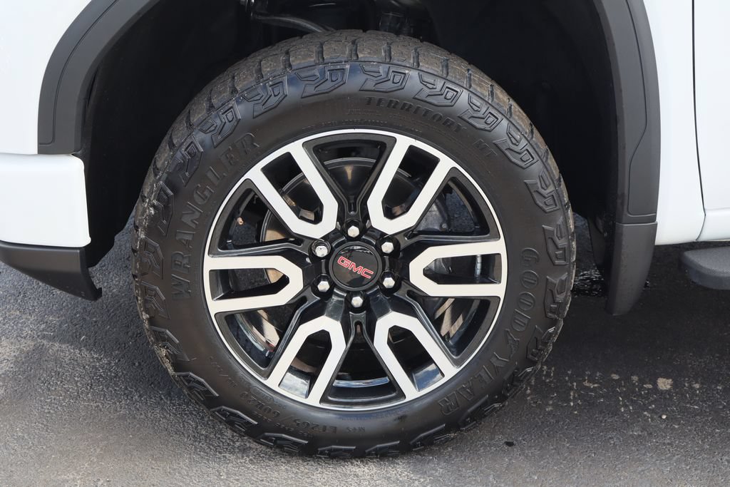 Certified 2024 GMC Sierra 1500 AT4 w/ Technology Package AWD/4WD image 34