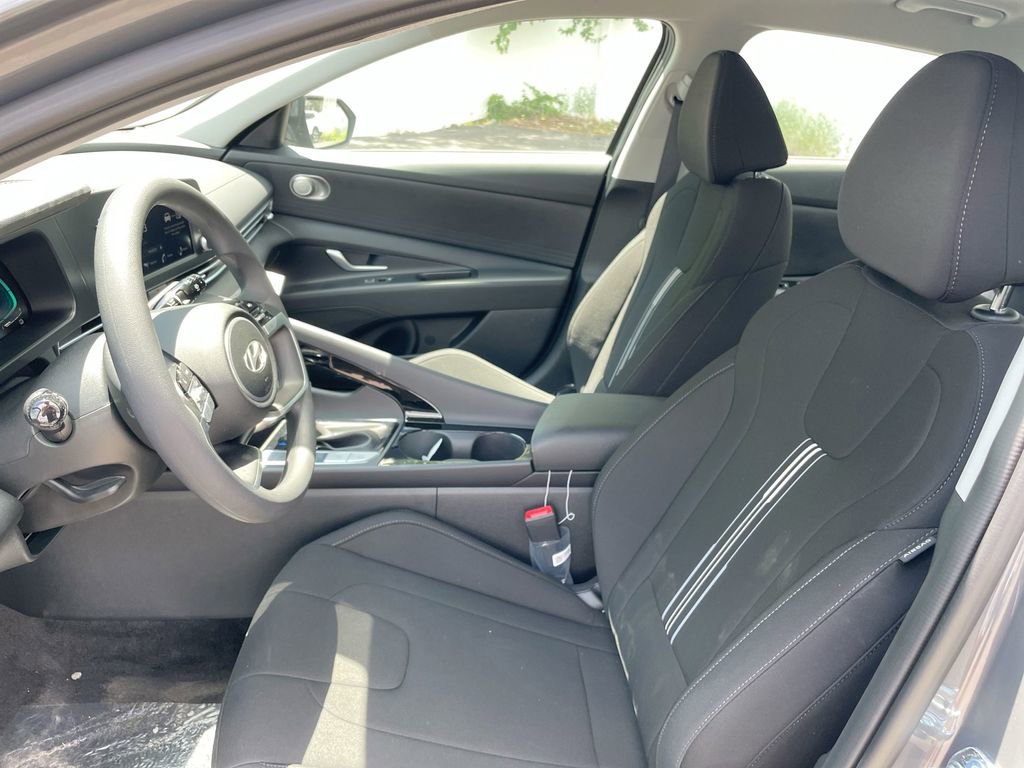 Certified 2025 Hyundai Elantra Hybrid FWD image 29