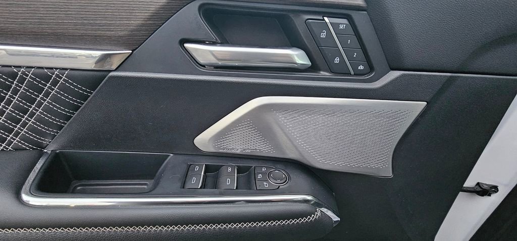 Used 2024 GMC Acadia Denali w/ Super Cruise Package image 11