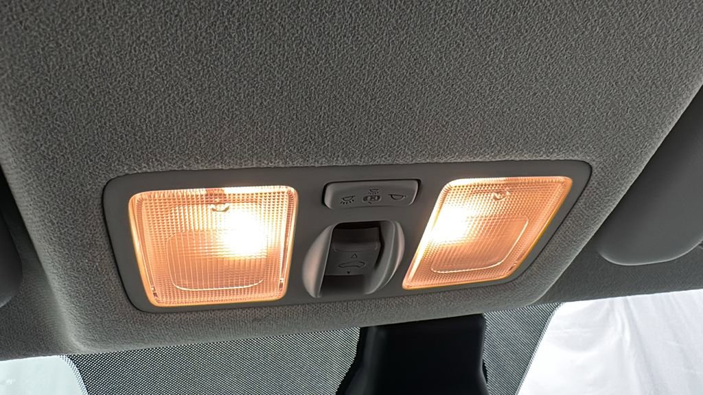 Used 2025 Hyundai Venue SEL image 29