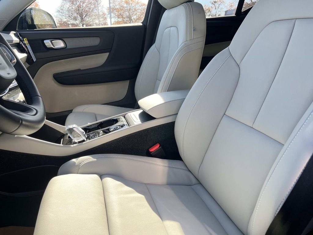 New 2026 Volvo XC40 B5 Plus w/ Protection Package Premier image 22