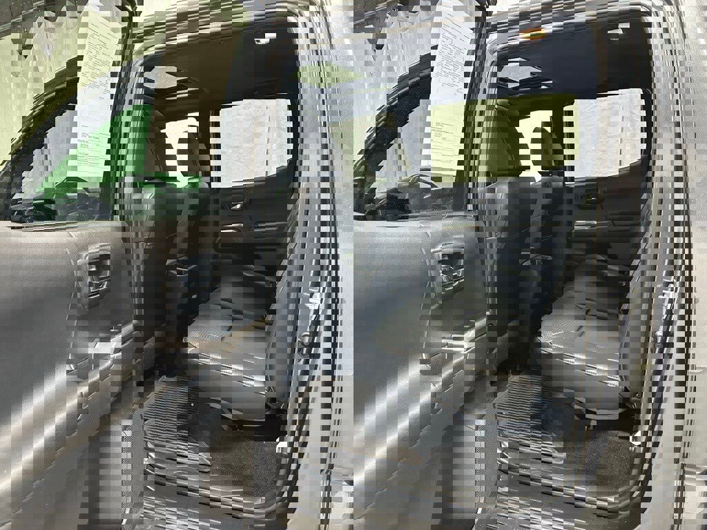 Used 2023 Toyota Tacoma Limited image 40