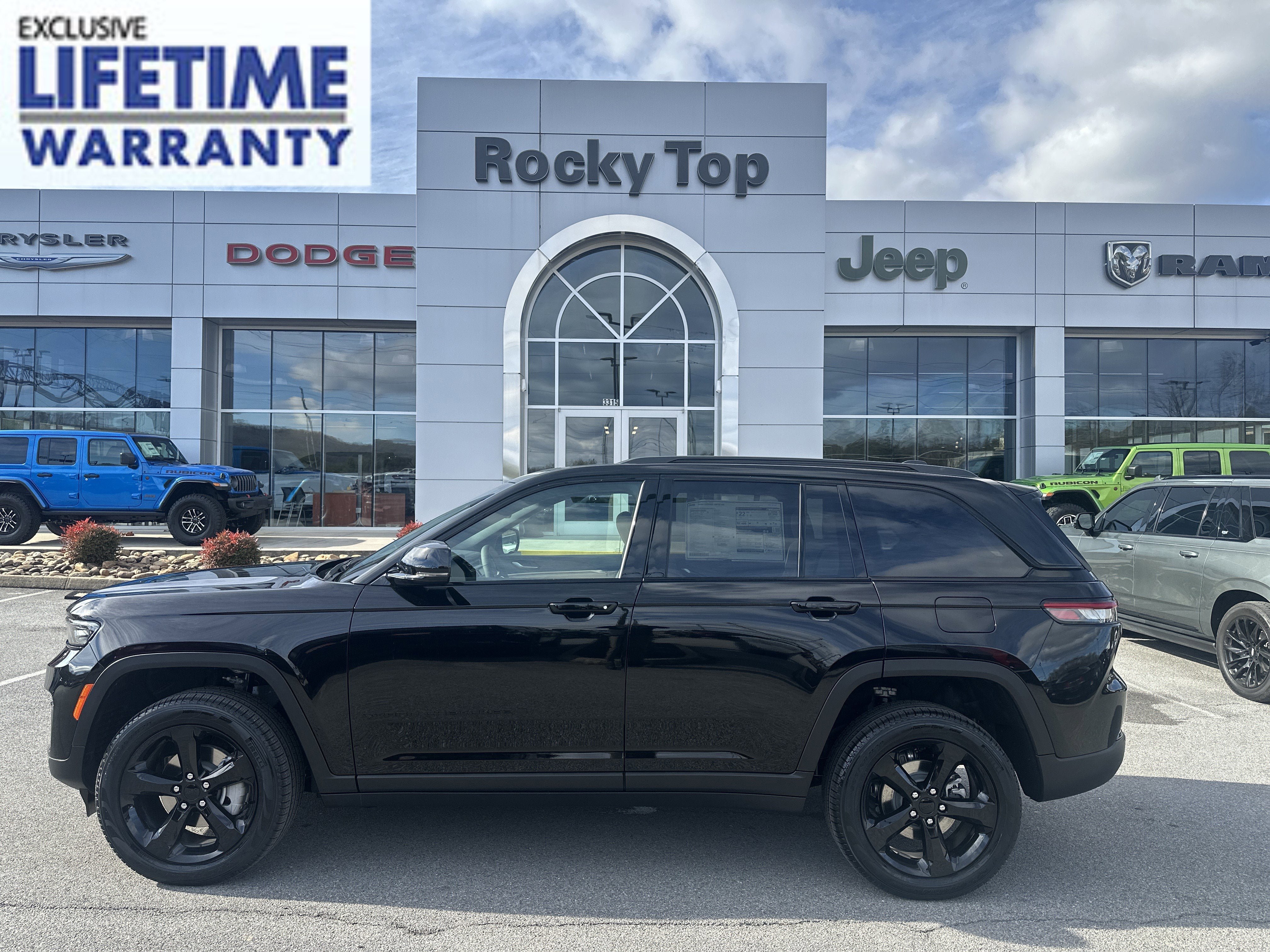 New 2025 Jeep Grand Cherokee Limited w/ Black Appearance Package