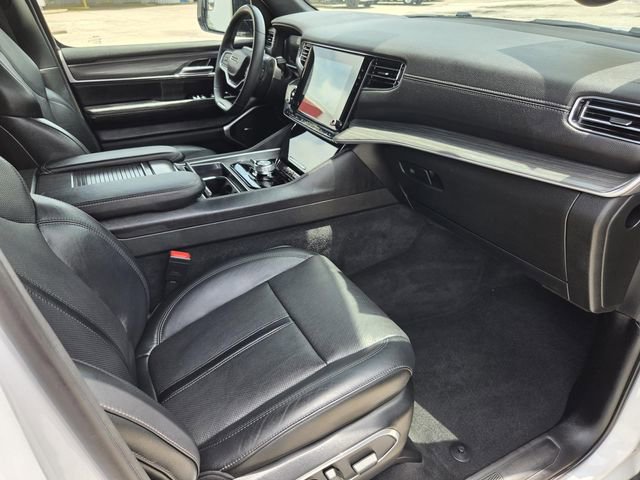 Used 2023 Jeep Wagoneer L Series II AWD/4WD image 23