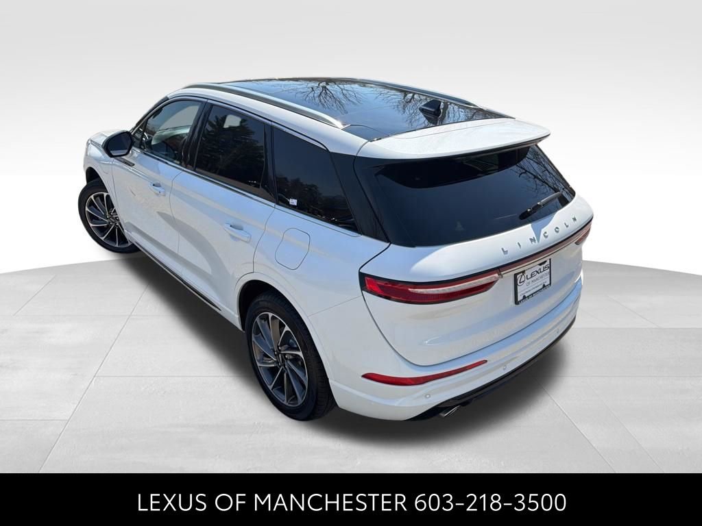 Used 2023 Lincoln Corsair Grand Touring image 4