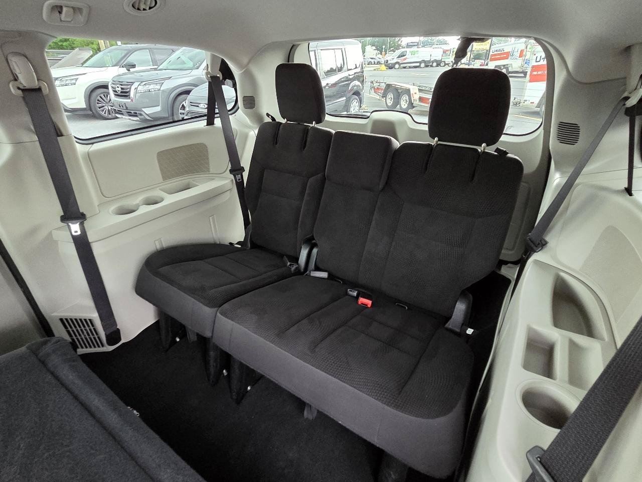 Used 2018 Dodge Grand Caravan SE w/ UConnect Hands-Free Group FWD image 21