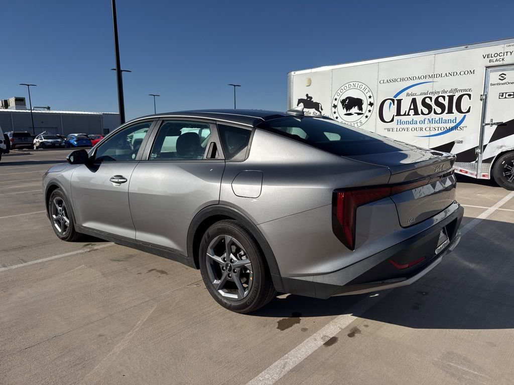 Used 2025 Kia K4 LXS image 3