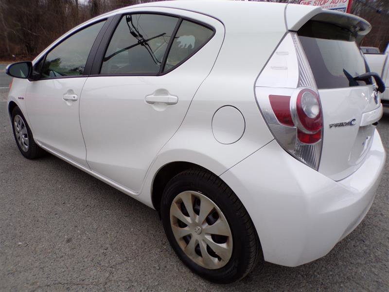 Used 2014 Toyota Prius C One image 9