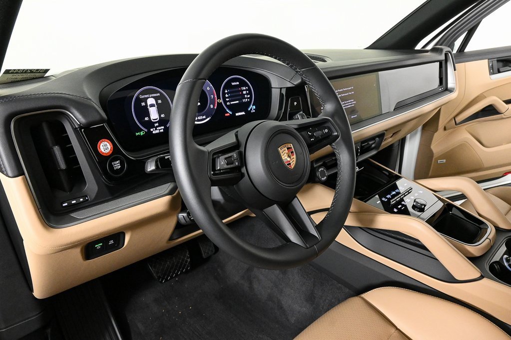 Used 2025 Porsche Cayenne image 4