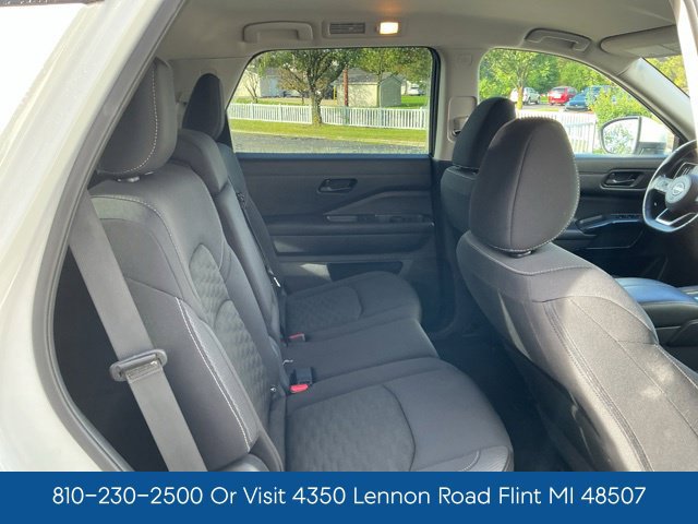 Used 2024 Nissan Pathfinder SV FWD image 38