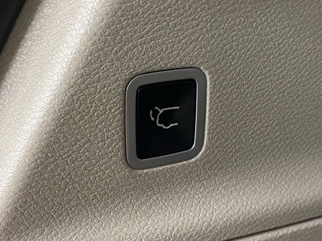 Used 2018 Chrysler Pacifica Touring-L image 15