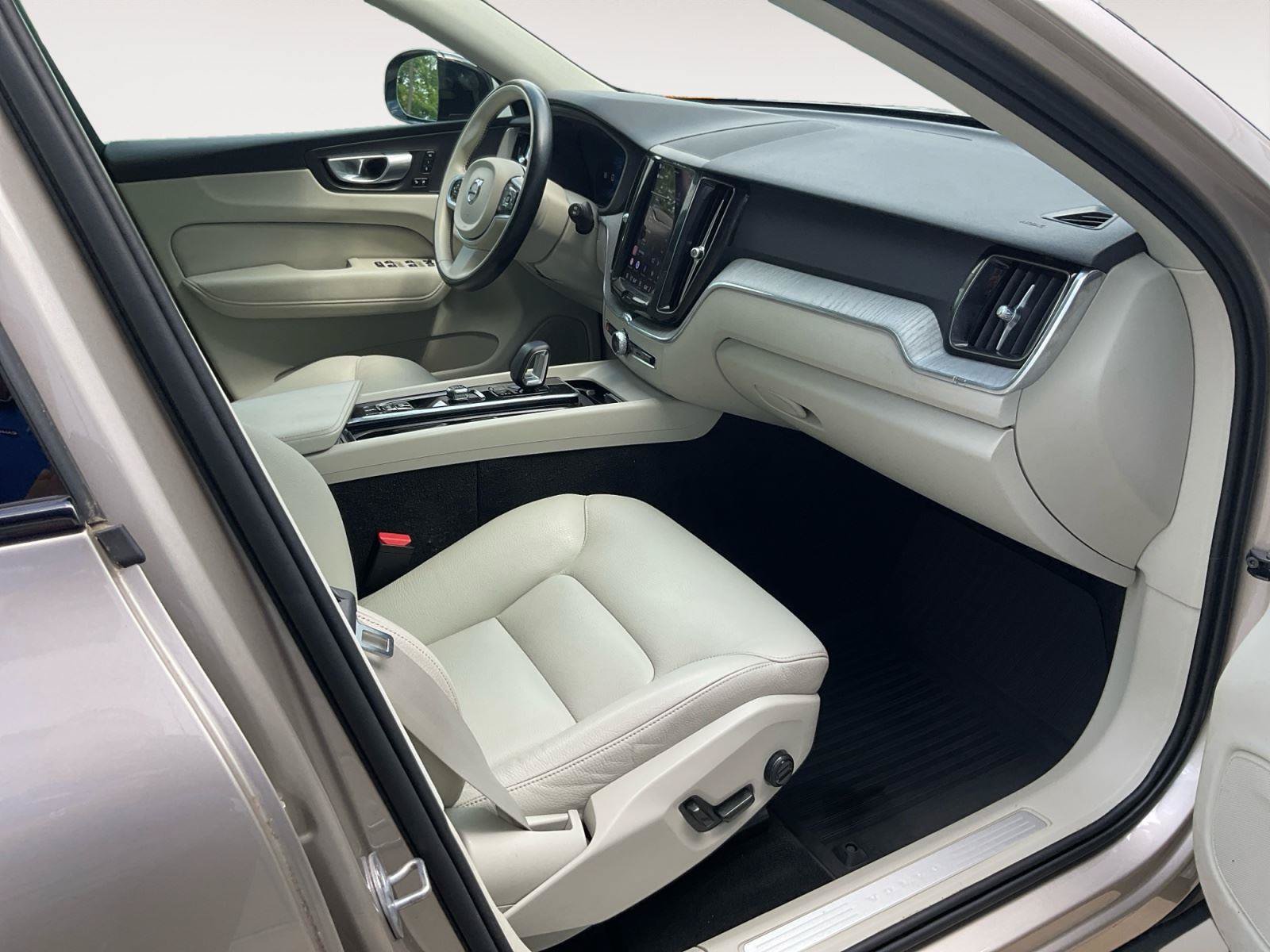 Certified 2024 Volvo XC60 B5 Plus w/ Climate Package AWD/4WD image 13