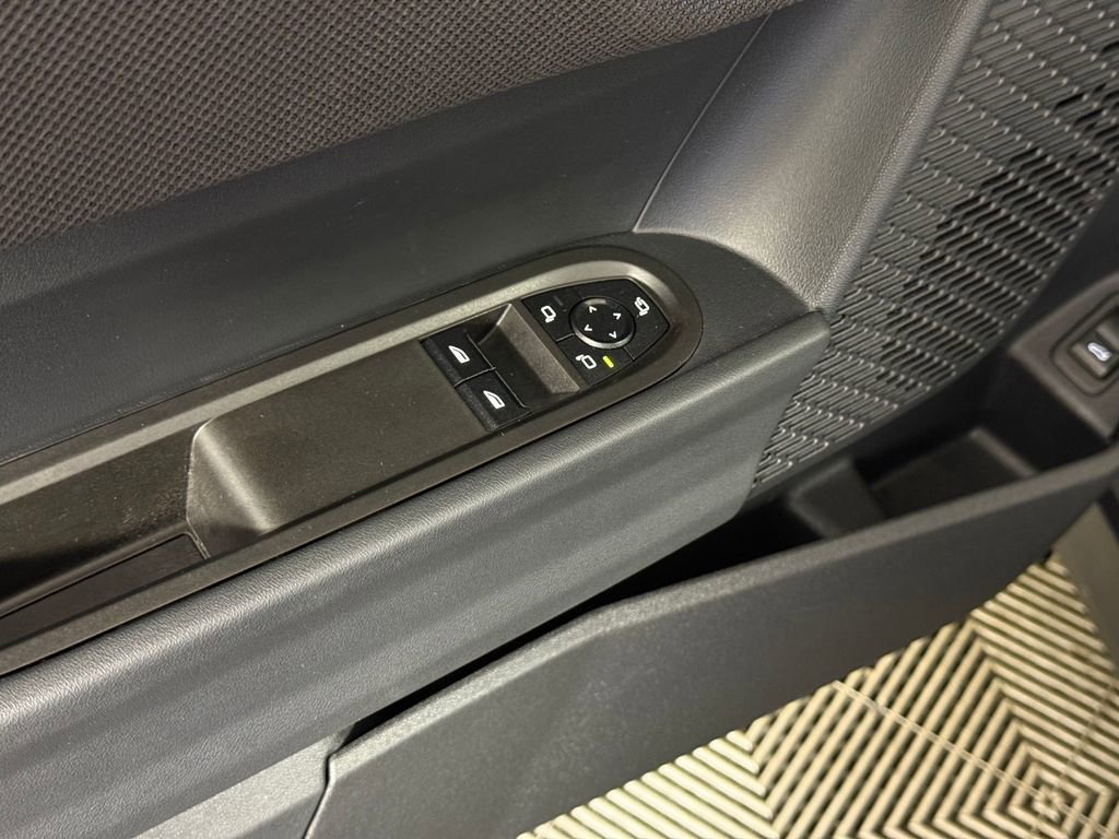 Used 2025 MINI Cooper 2-Door Hardtop image 16